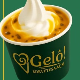 Yogurt Grego com Calda